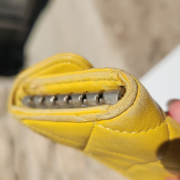 Chanel Quilted Yellow Key Holder with silver interlocking C logo - Picture 13 of 14